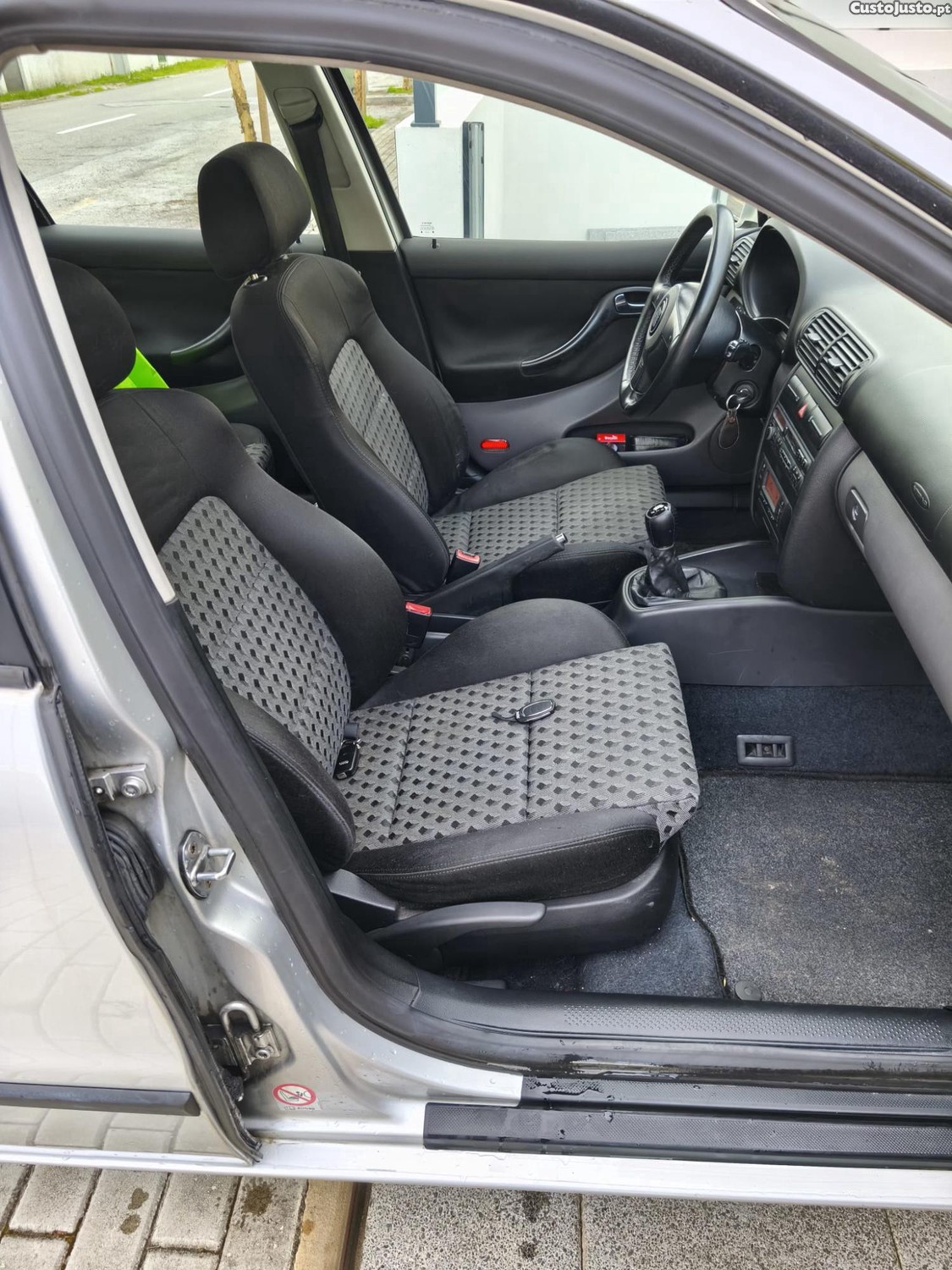 SEAT Leon 1.9 Tdi — fotografia 3