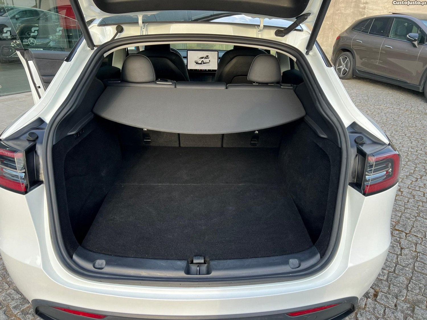 Tesla Model Y Standard RWD — fotografia 6