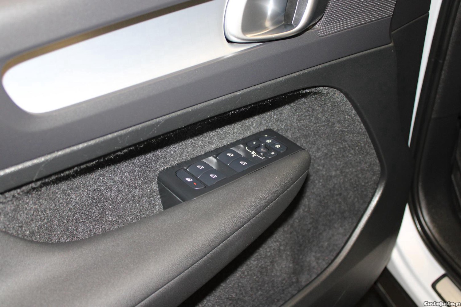 Volvo XC 40 T5 1.5 PHEV INSCRIPTION — fotografia 13