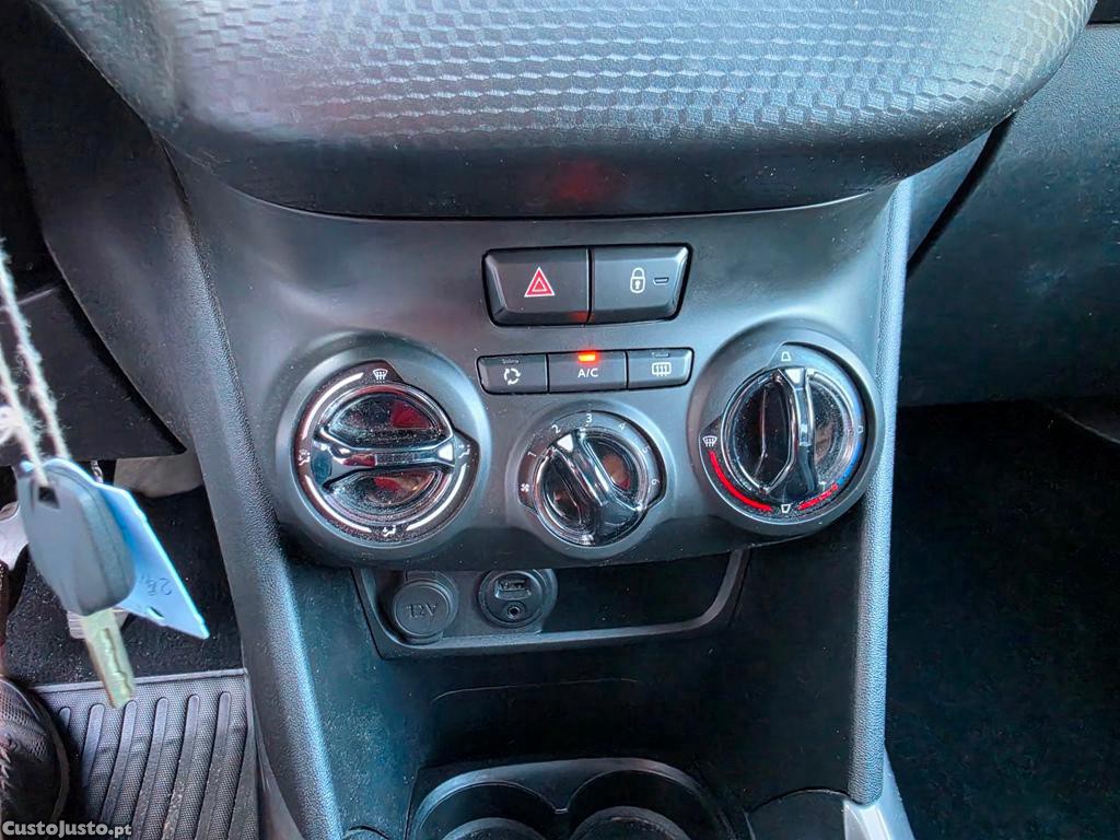 Peugeot 2008 1.2Vti 82Cv 90.000Km Style 06/2018 — fotografia 4