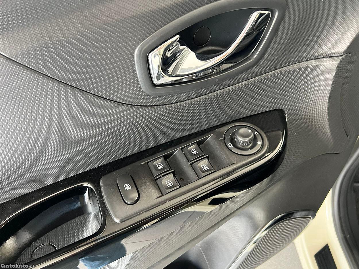 Renault Captur 1.2 TCe Exclusive EDC — fotografia 4