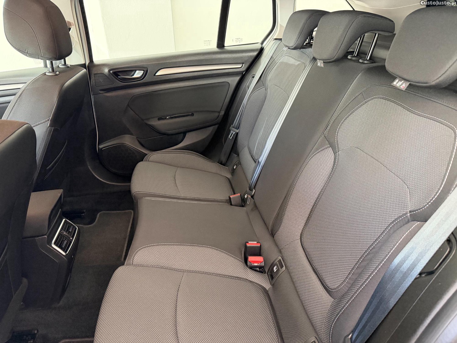 Renault Mégane Sport Tourer1.5 Blue dci Equilibre EDC — fotografia 5