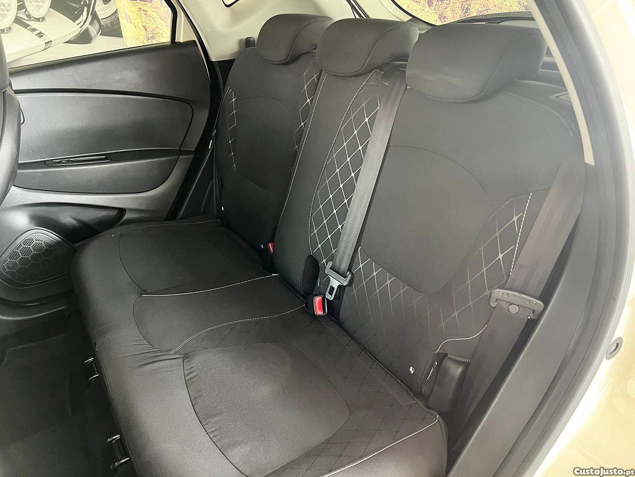 Renault Captur 1.2 TCe Exclusive EDC — fotografia 2