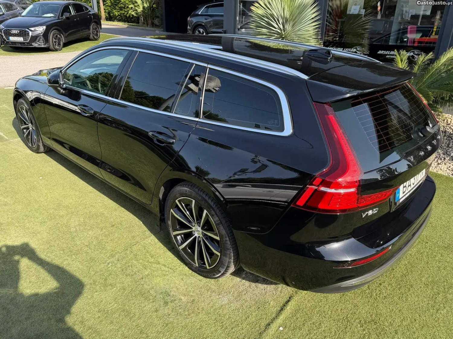 Volvo V60 2.0 T6 AWD TE Essential — fotografia 18