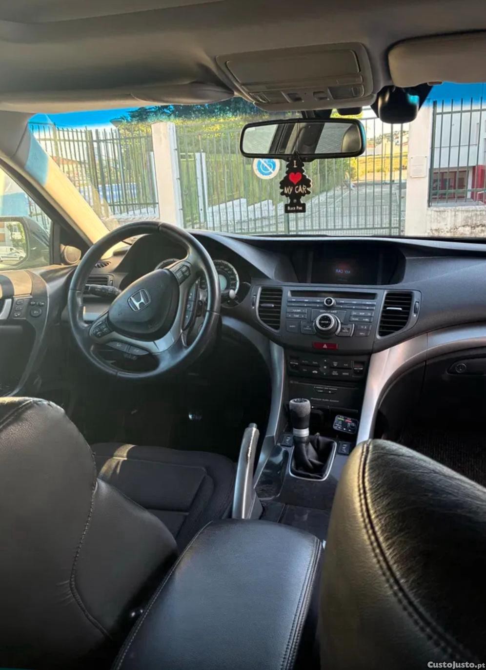 Honda Accord Tourer 2.2 — fotografia 2