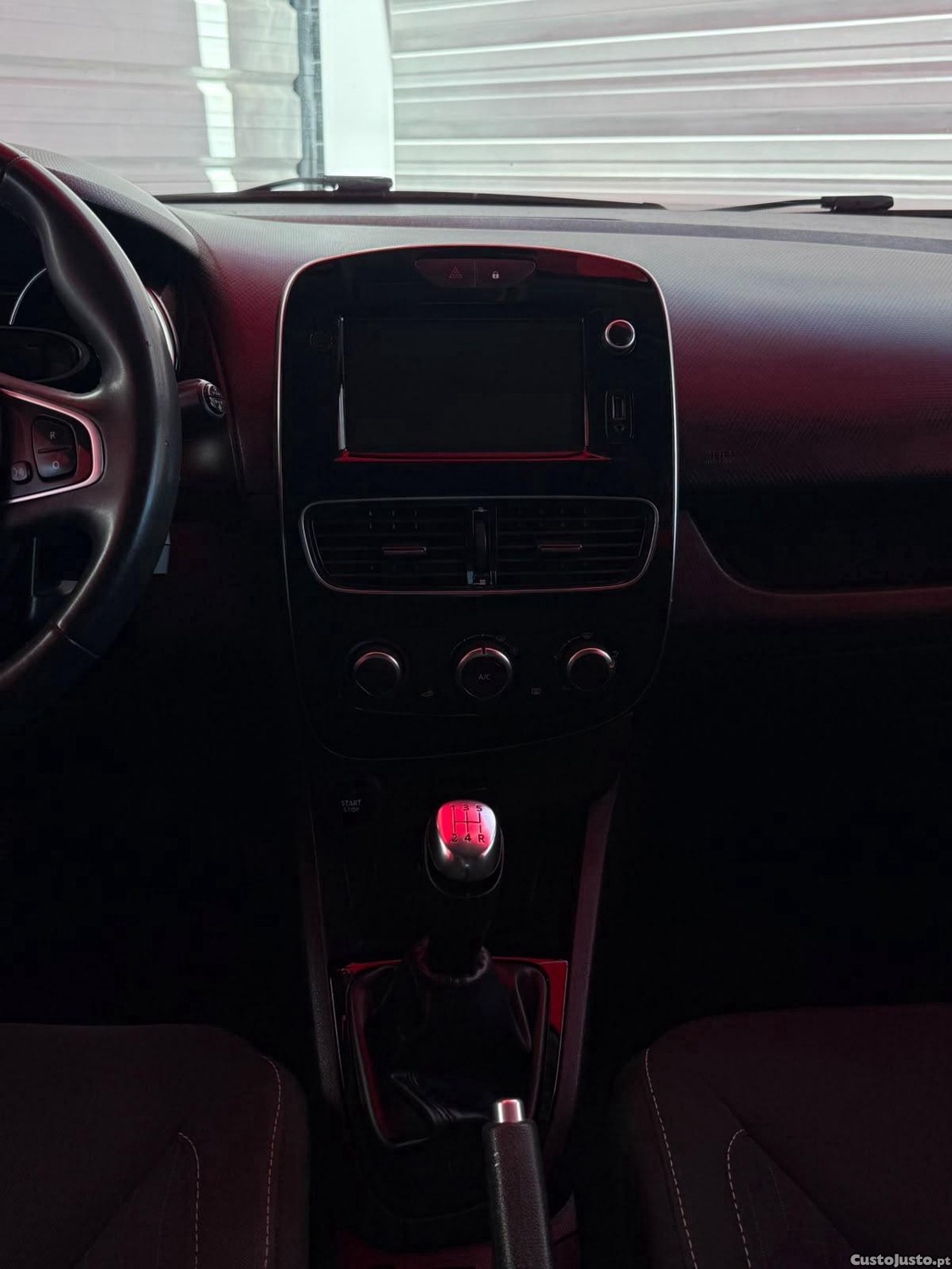 Renault Clio 1.0 TCe Limited — fotografia 3