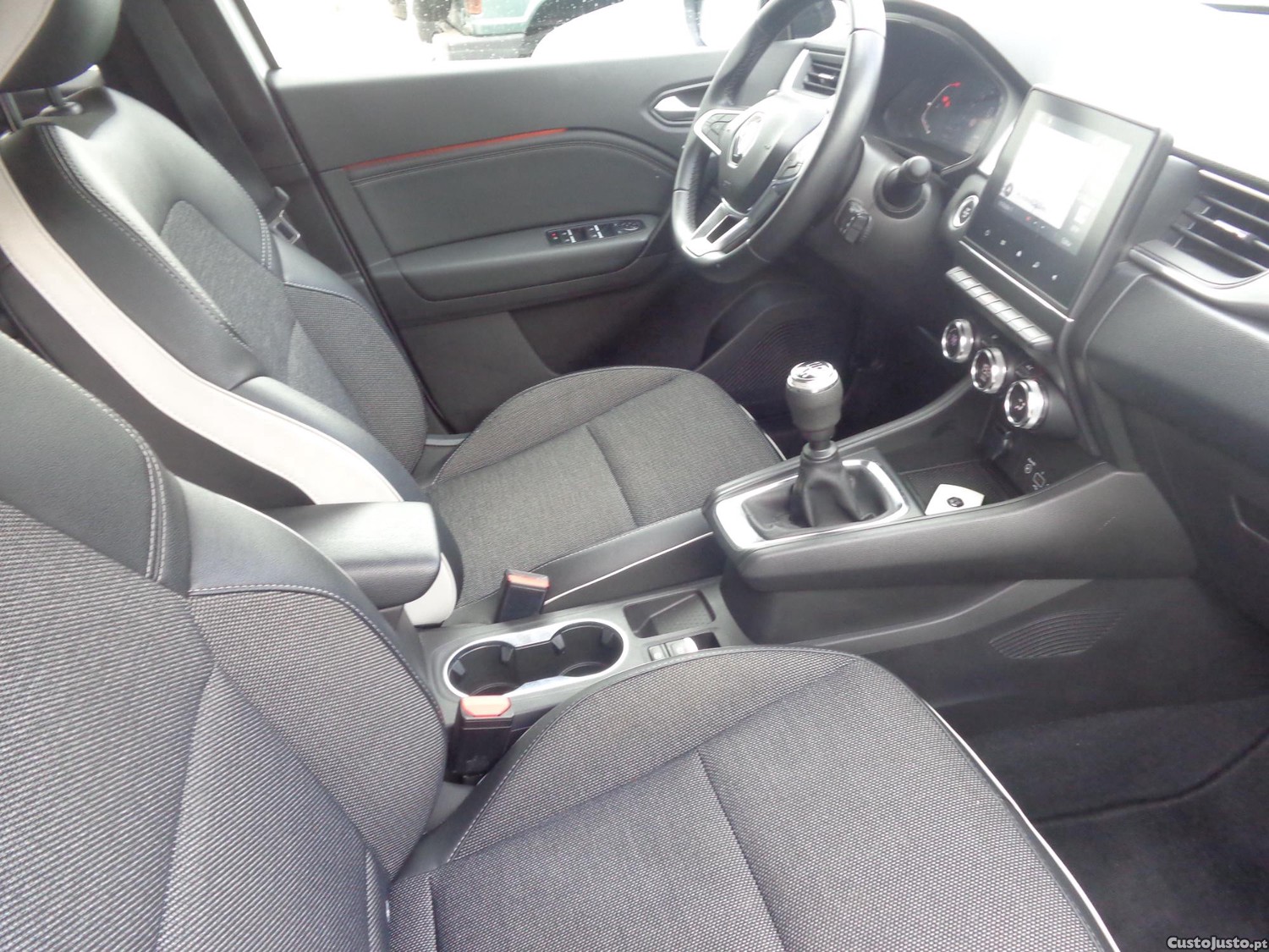 Renault Captur 0.9 Tce Techno 5 portas — fotografia 3