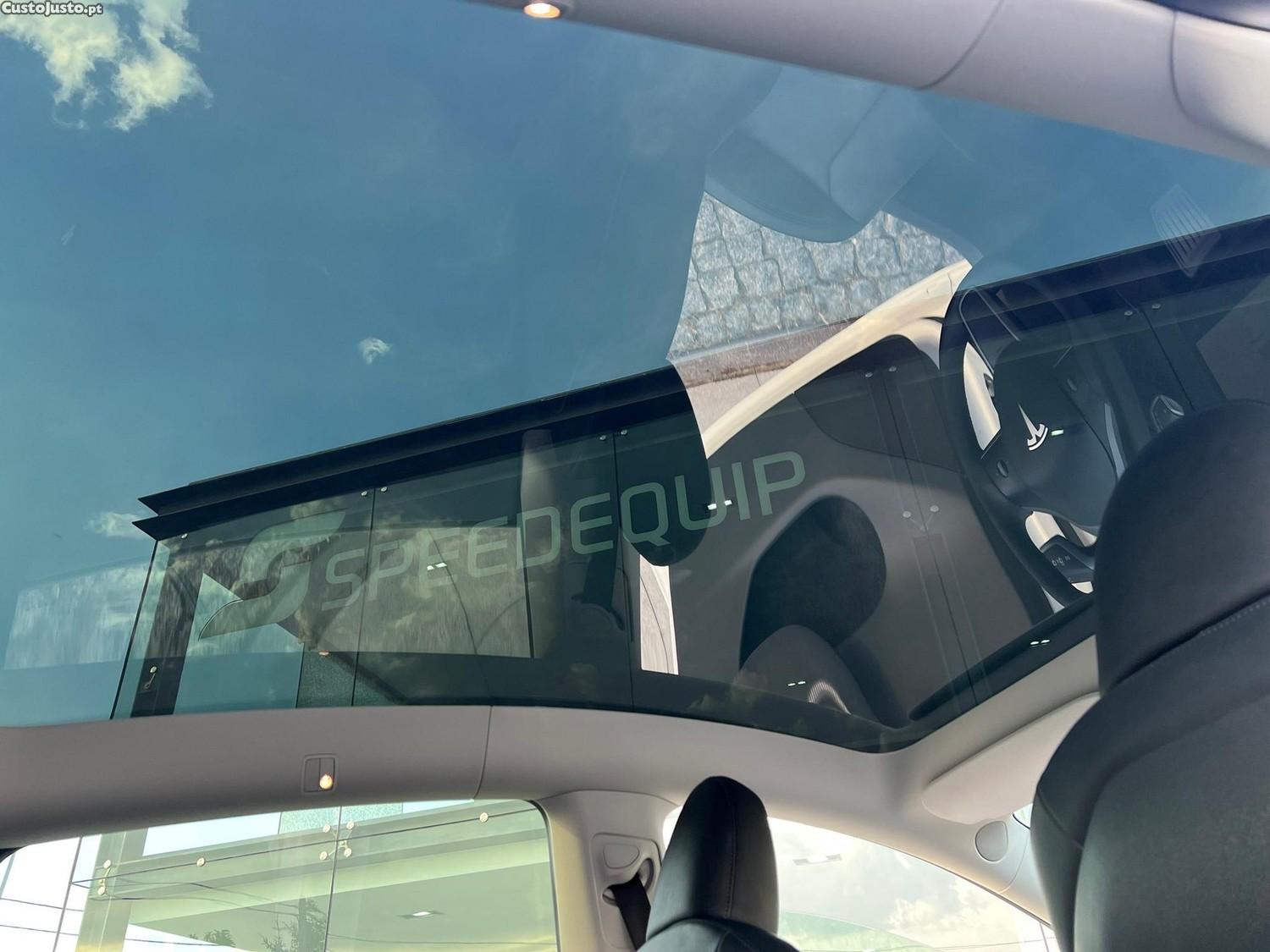 Tesla Model Y Standard RWD — fotografia 2