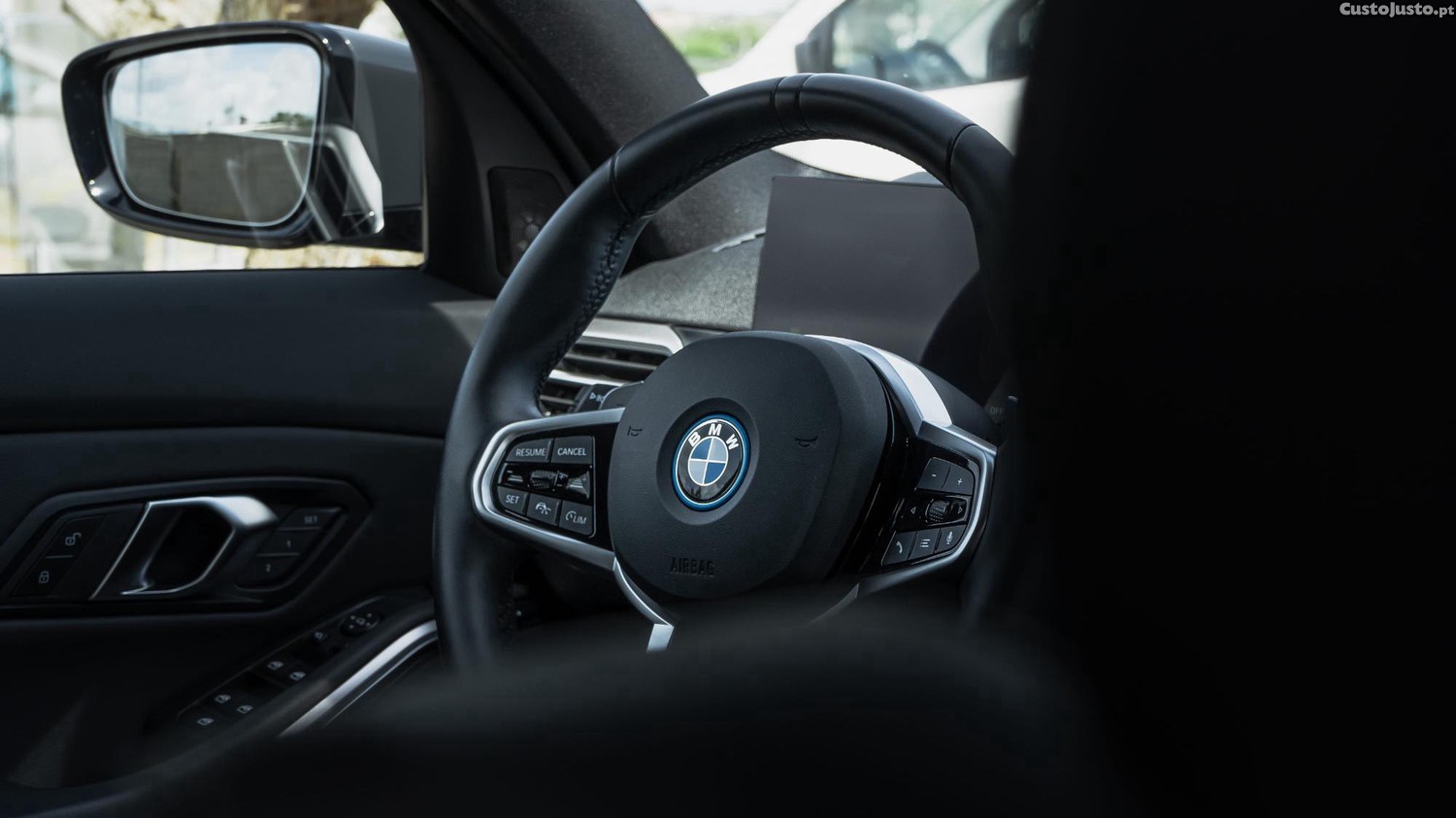 BMW 330 e Pack Desportivo M Pro Auto — fotografia 8
