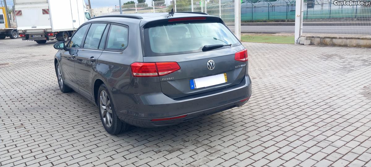 Volkswagen Passat 2.0TDI 150 CV BLUEMOTION — fotografia 5