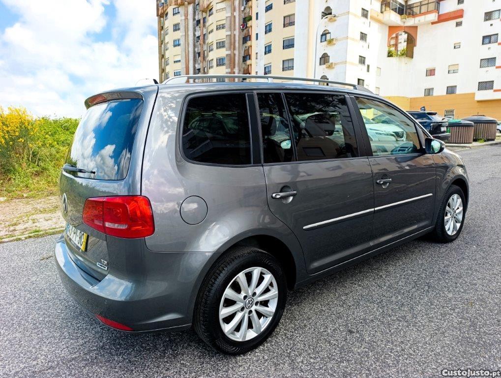 Volkswagen Touran 1.6 TDI 7 Lugares Nacional — fotografia 5
