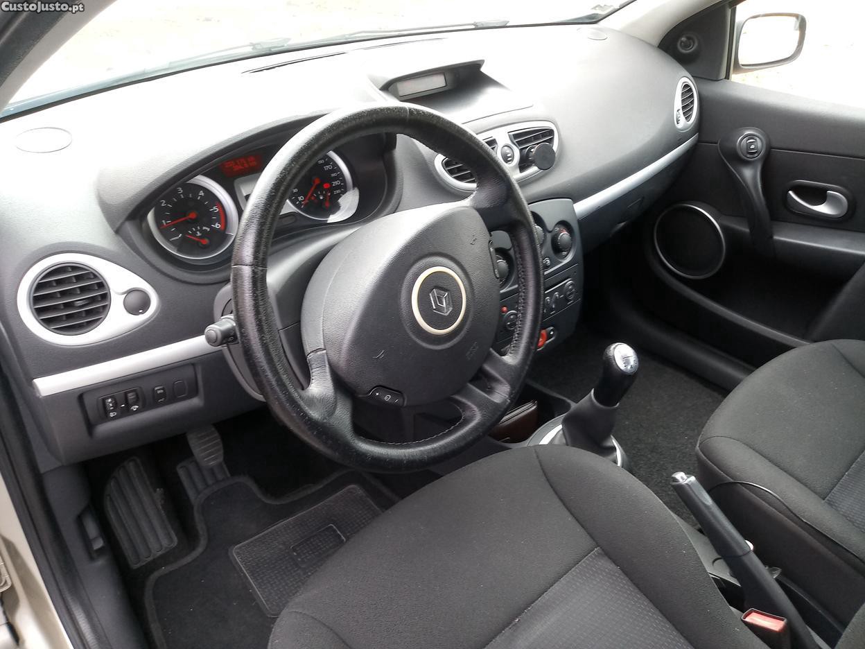 Renault Clio 3- 5 portas — fotografia 3