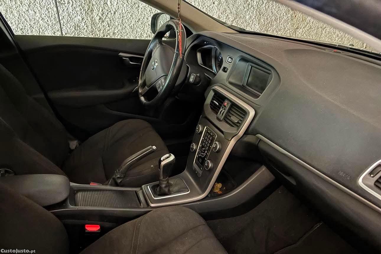 Volvo V40 D2 — photo 2