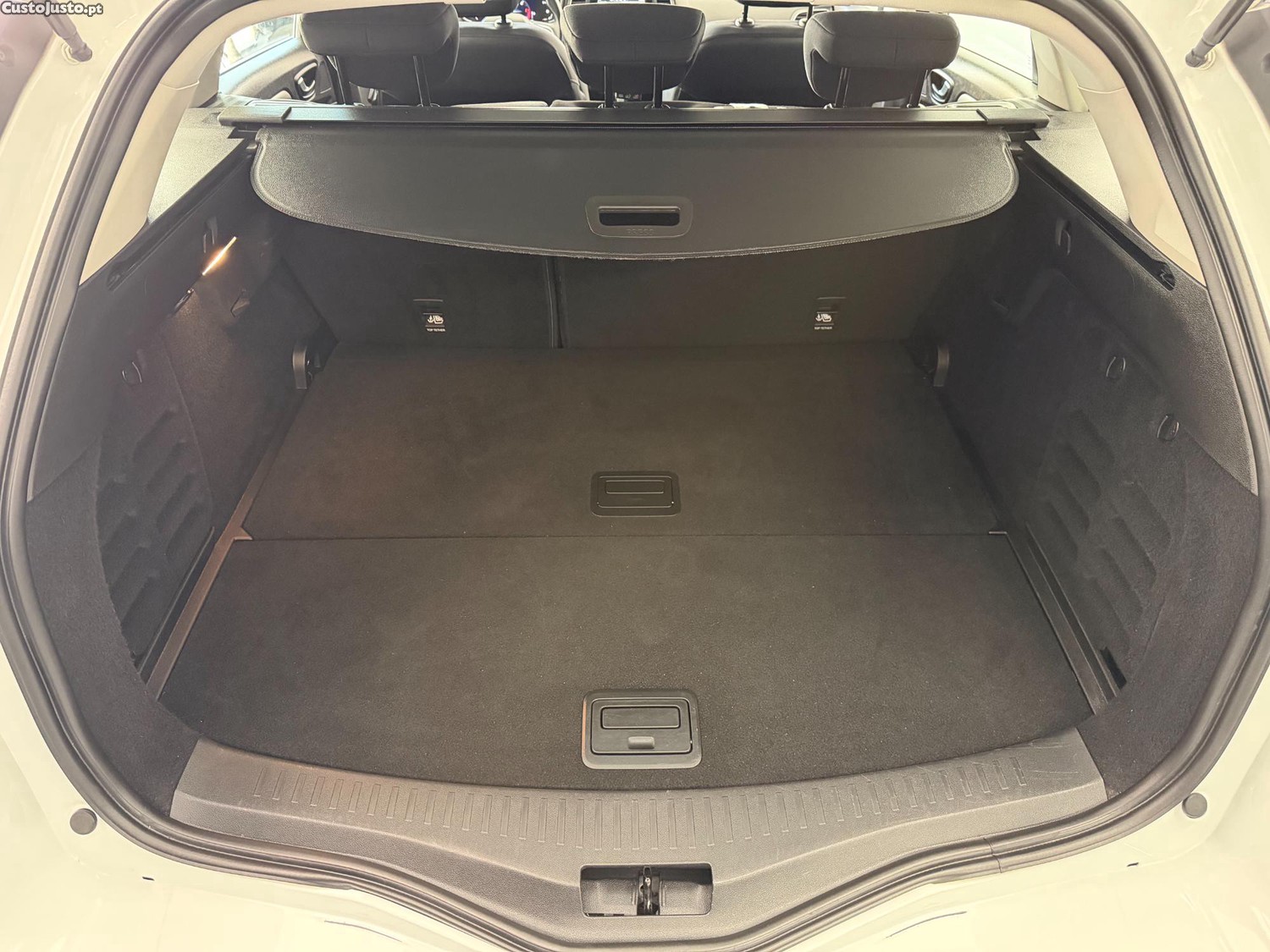 Renault Mégane Sport Tourer1.5 Blue dci Equilibre EDC — fotografia 3