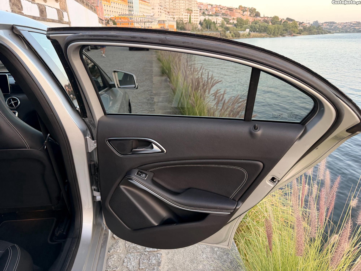 Mercedes-Benz A 200 d 7G-DCT Urban — fotografia 4