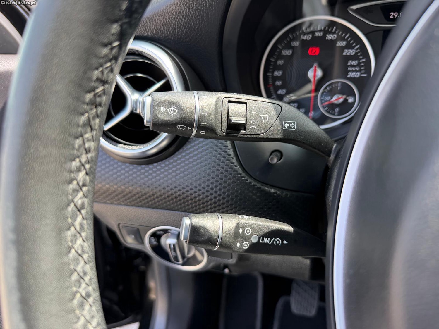 Mercedes-Benz A 180 d AMG Line — fotografia 9