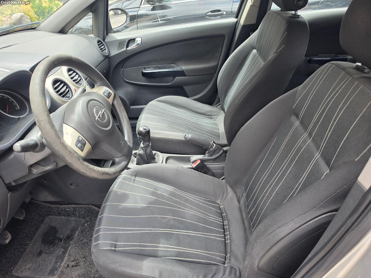 Opel Corsa 1.2 gasolina — fotografia 2