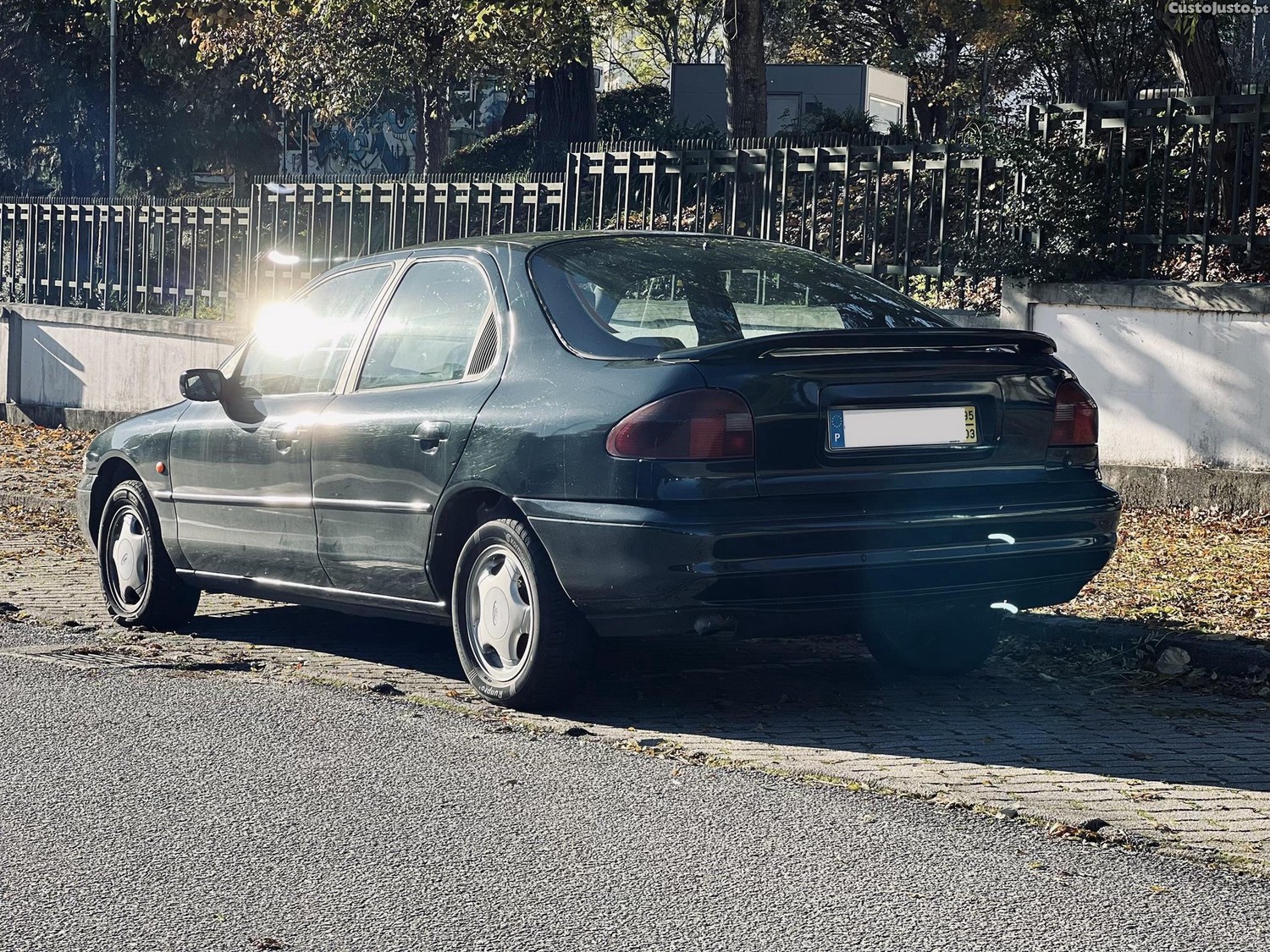 Ford Mondeo 1.8 TD — fotografia 7