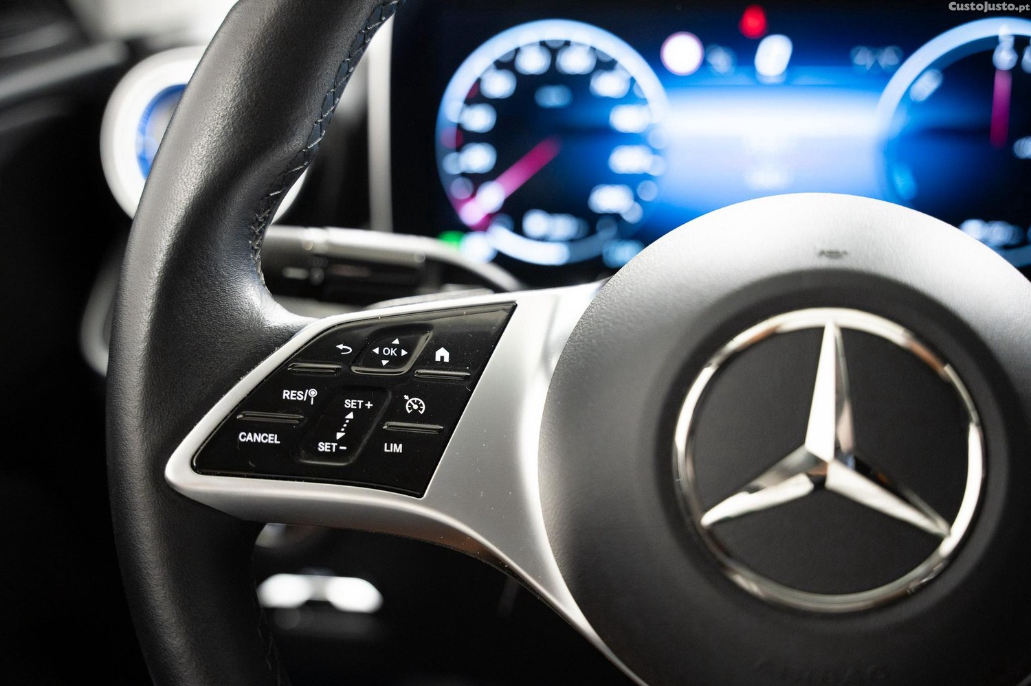 Mercedes-Benz C 300 e — fotografia 17