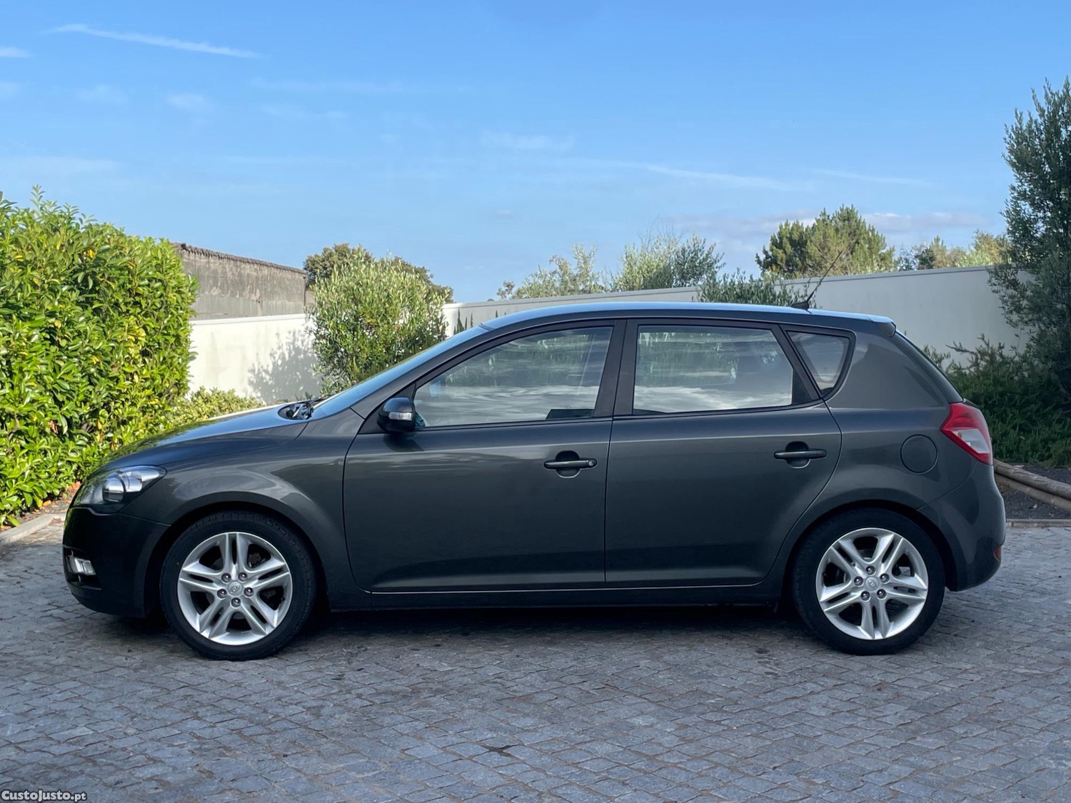 Kia Ceed CRDI EX ECO — fotografia 10