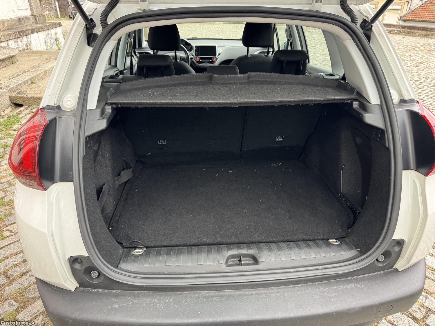 Peugeot 2008 1.5 diesel 122.000km!! — fotografia 2