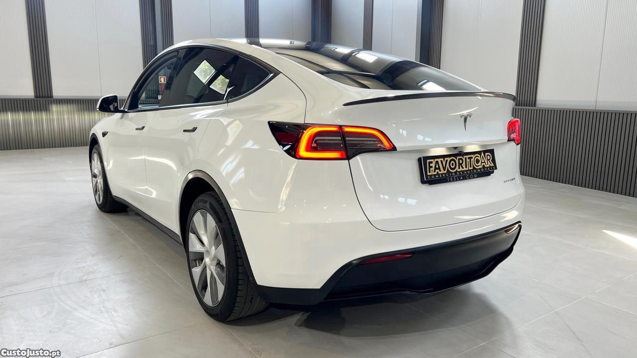Tesla Model 3 Y — fotografia 9