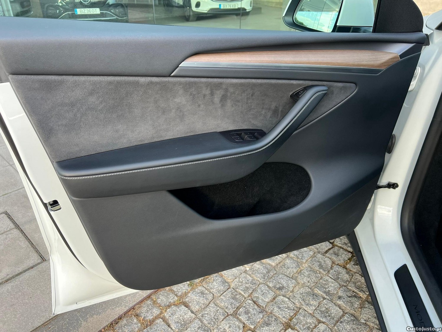Tesla Model Y Standard RWD — fotografia 10
