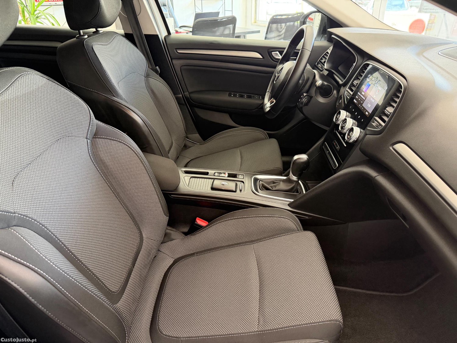 Renault Mégane Sport Tourer1.5 Blue dci Equilibre EDC — fotografia 4