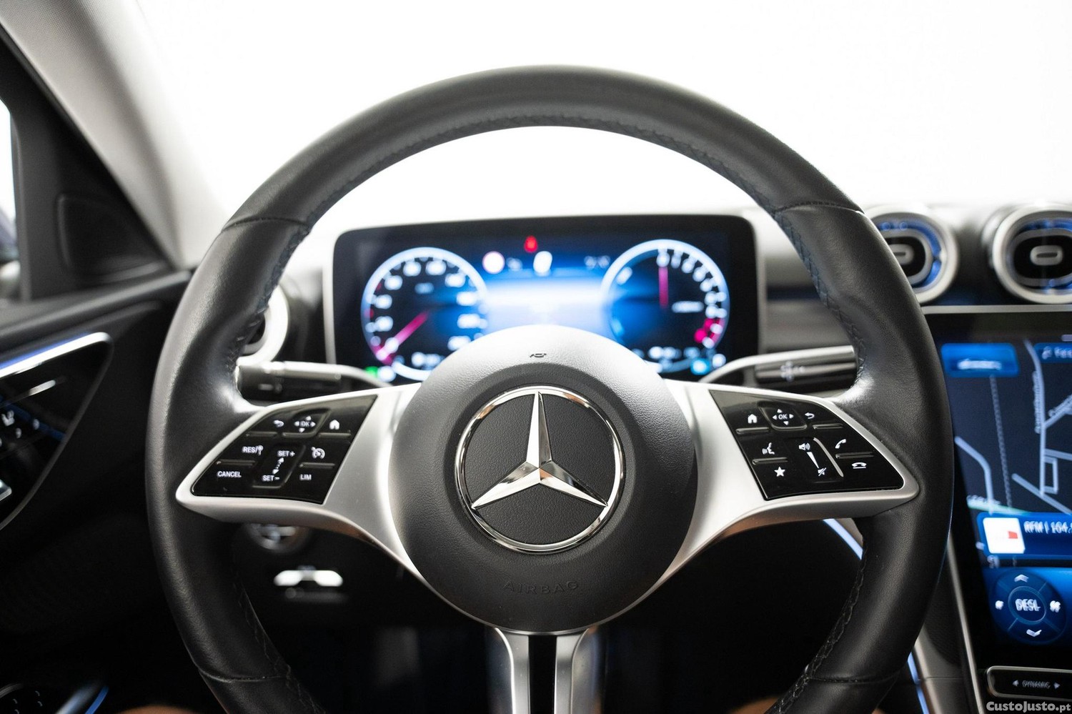 Mercedes-Benz C 300 e — fotografia 16