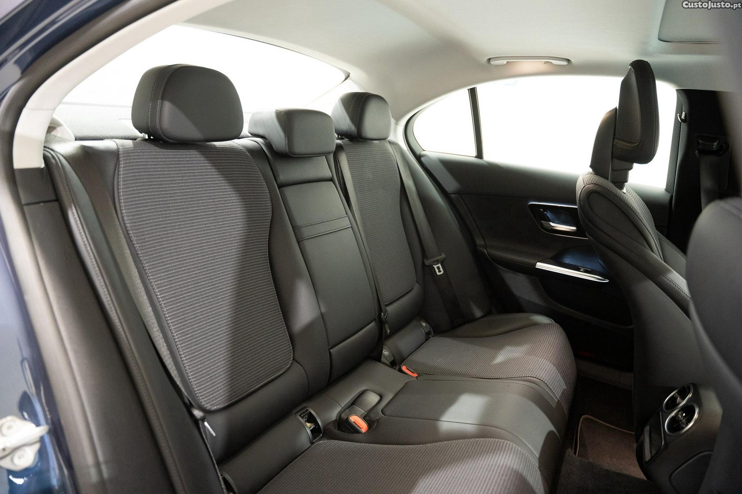 Mercedes-Benz C 300 e — fotografia 2