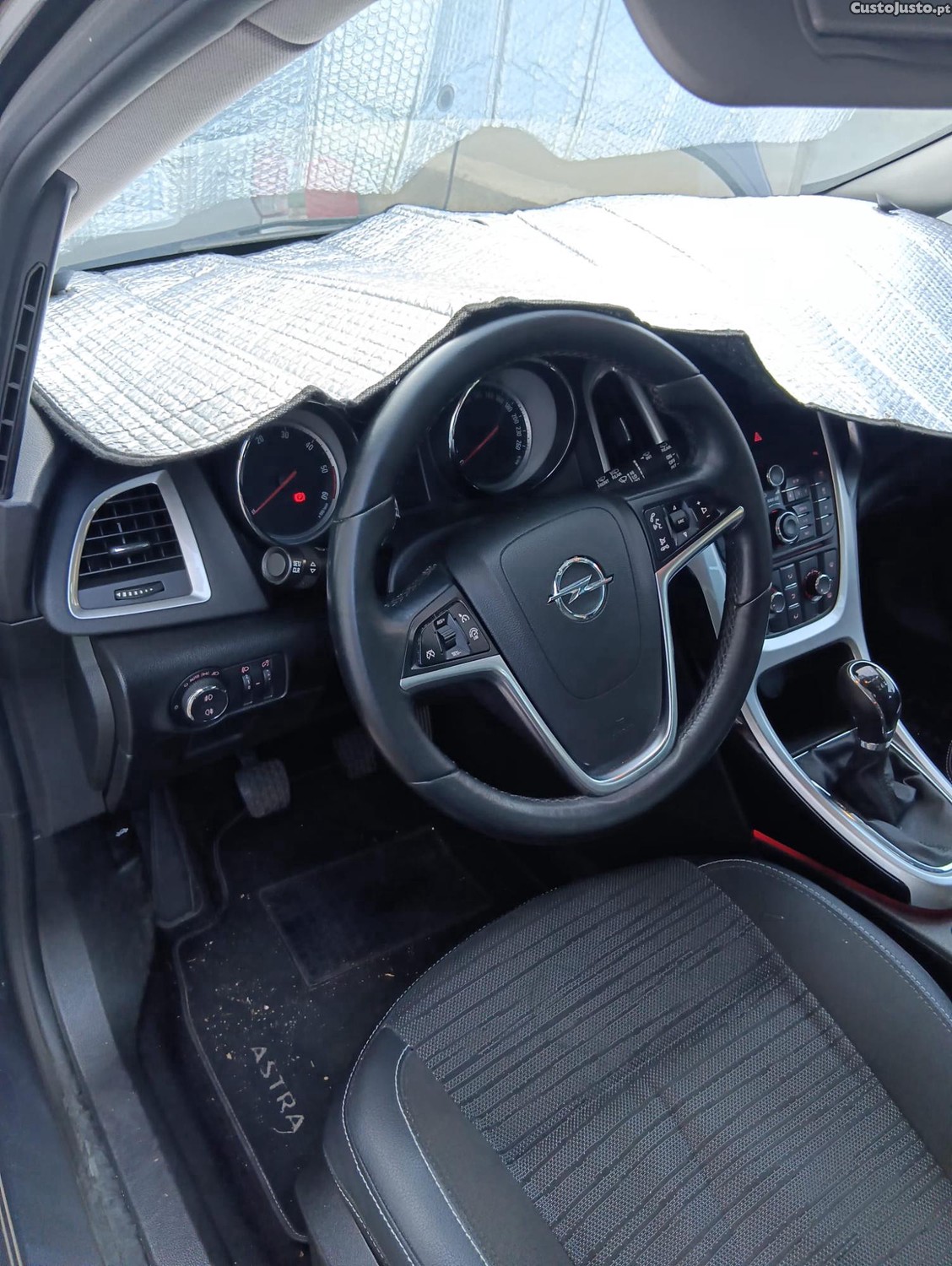 Opel Astra Sports Tourer — fotografia 10