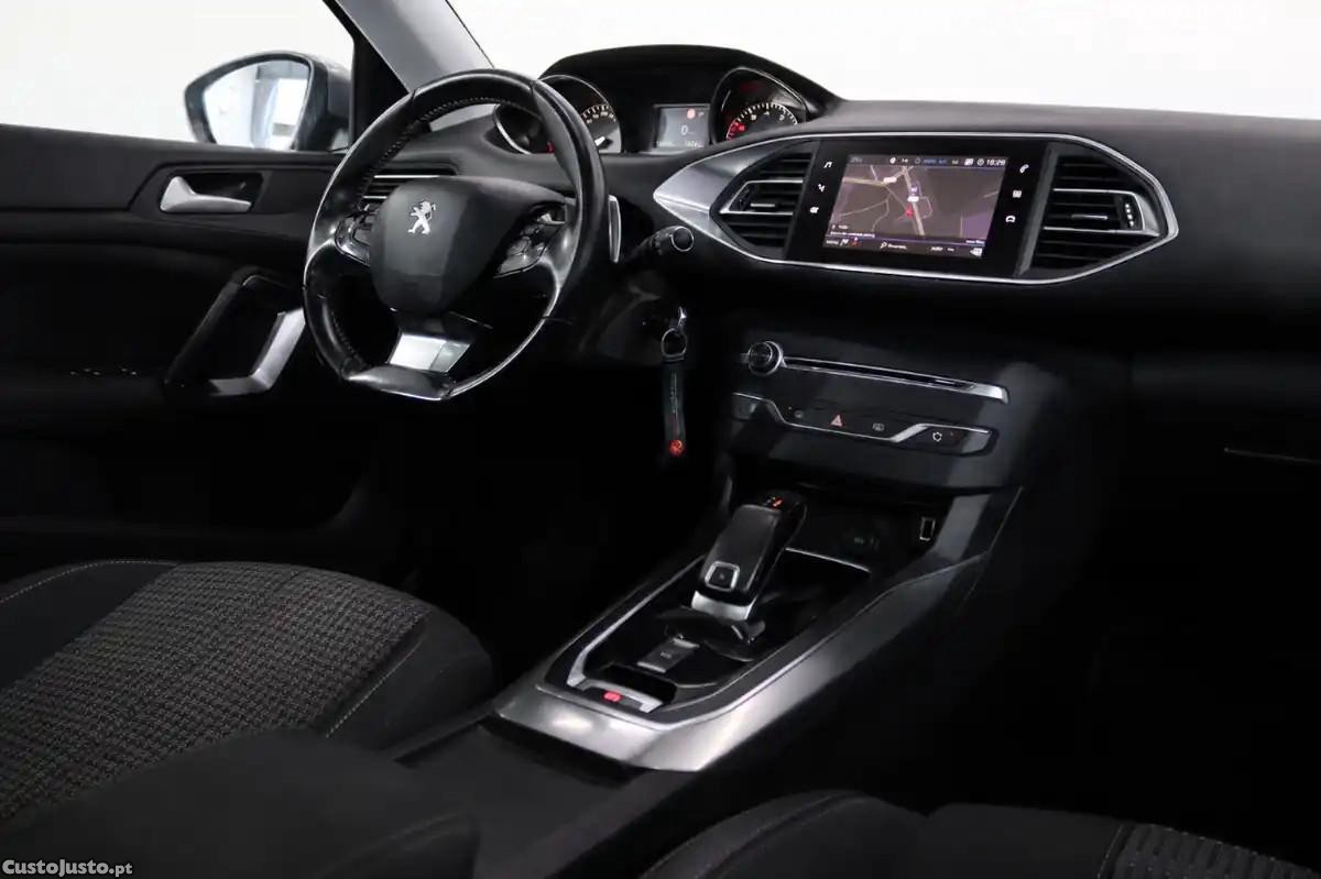 Peugeot 308 Outro — fotografia 8