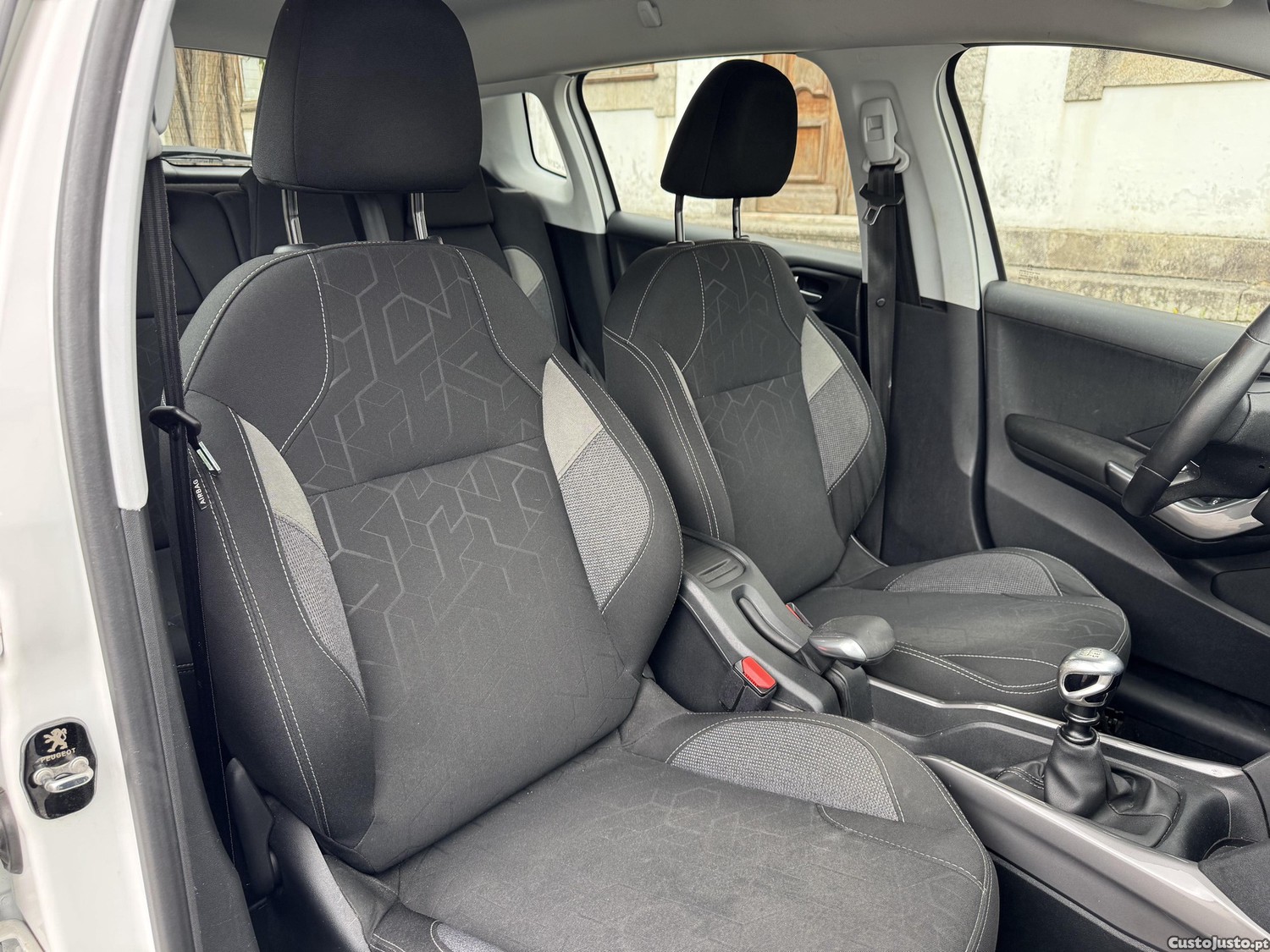 Peugeot 2008 1.5 diesel 122.000km!! — fotografia 5