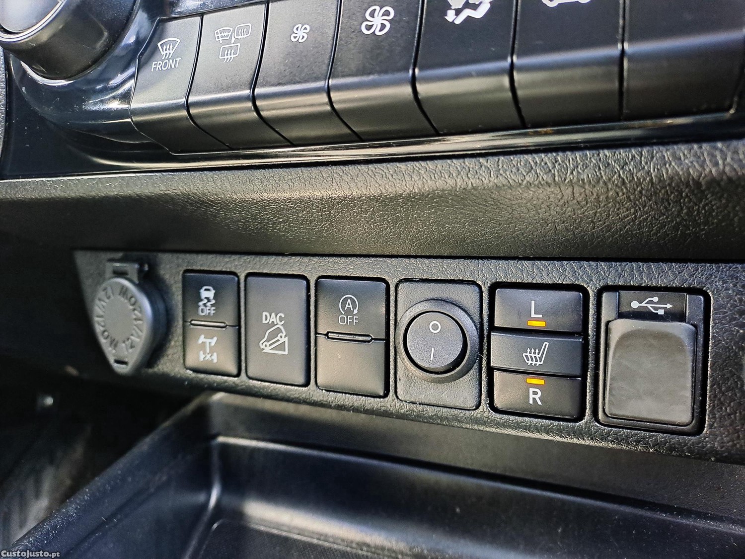 Toyota Hilux INVICIBLE 2.8 D4D CD 204CV DIESEL 2022 — fotografia 14