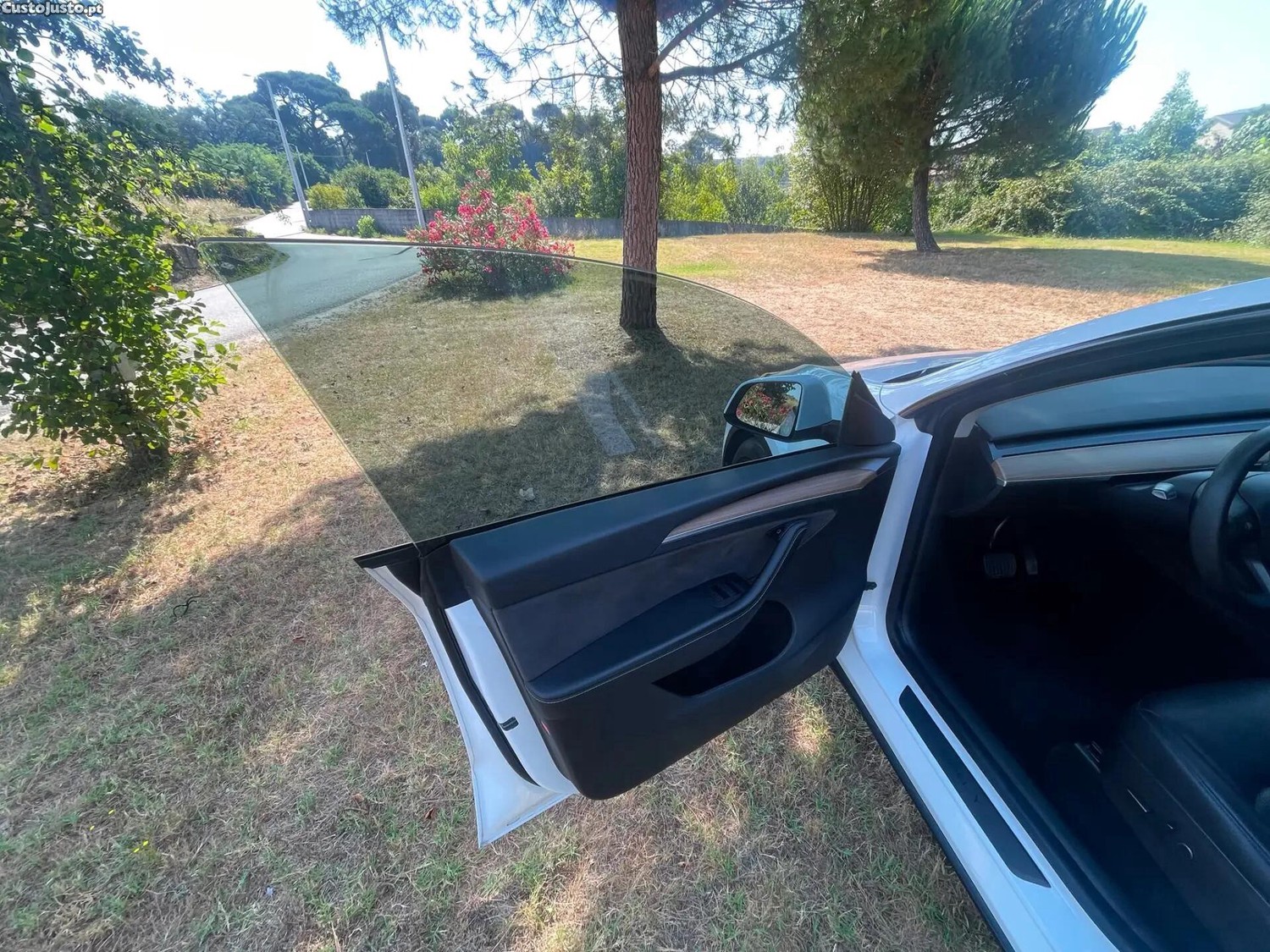 Tesla Model Y Long Range Dual Motor AWD — fotografia 13