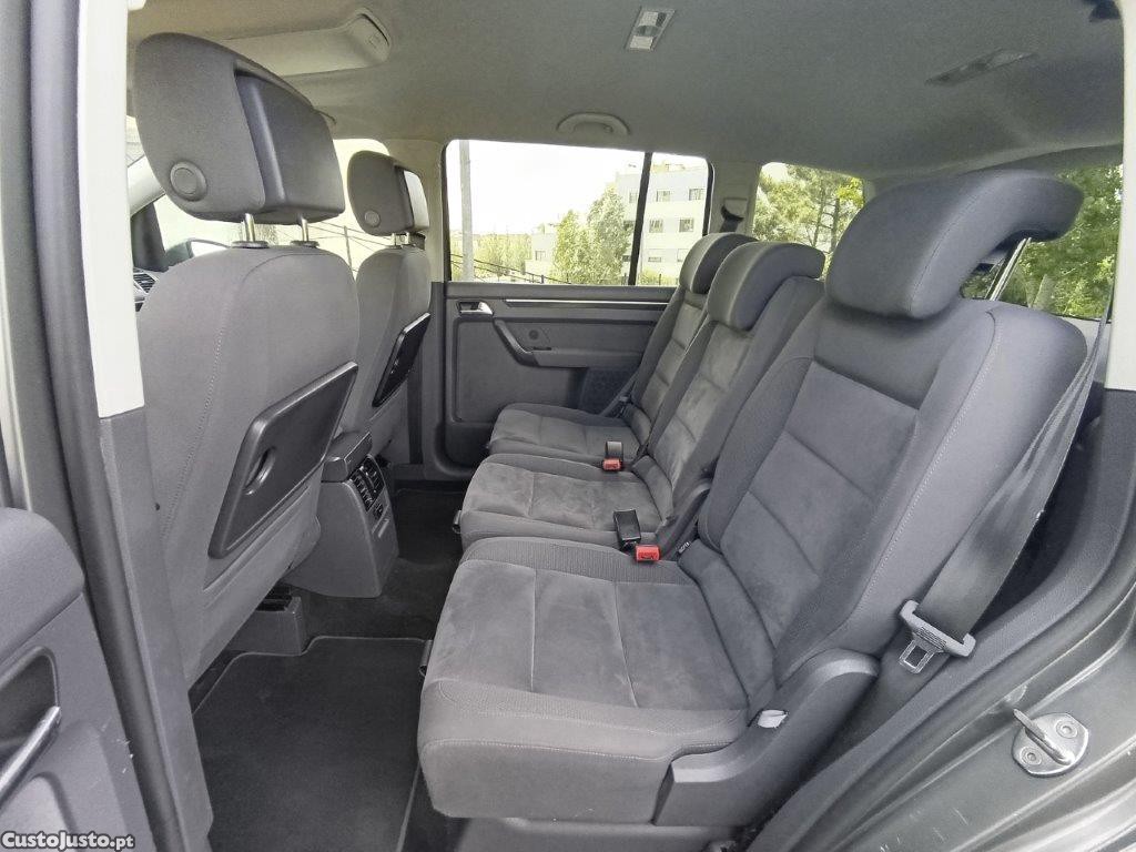 Volkswagen Touran 1.6 TDI 7 Lugares Nacional — fotografia 2