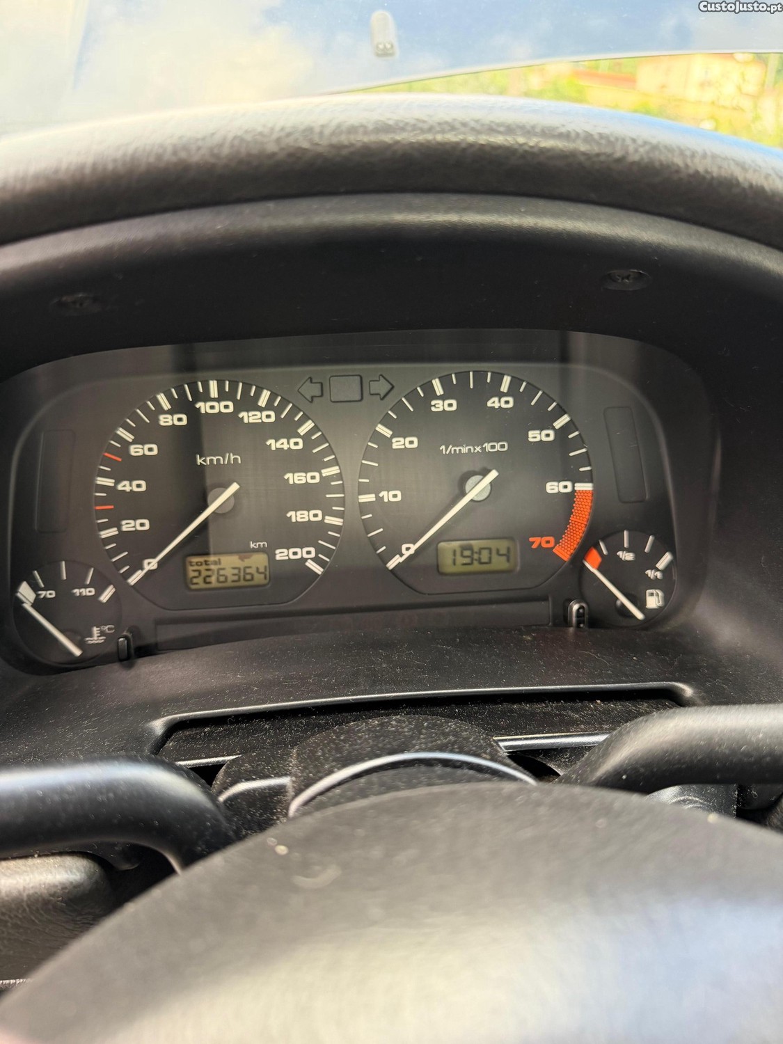 Volkswagen Polo 1.0 gasolina de 1995 — fotografia 3