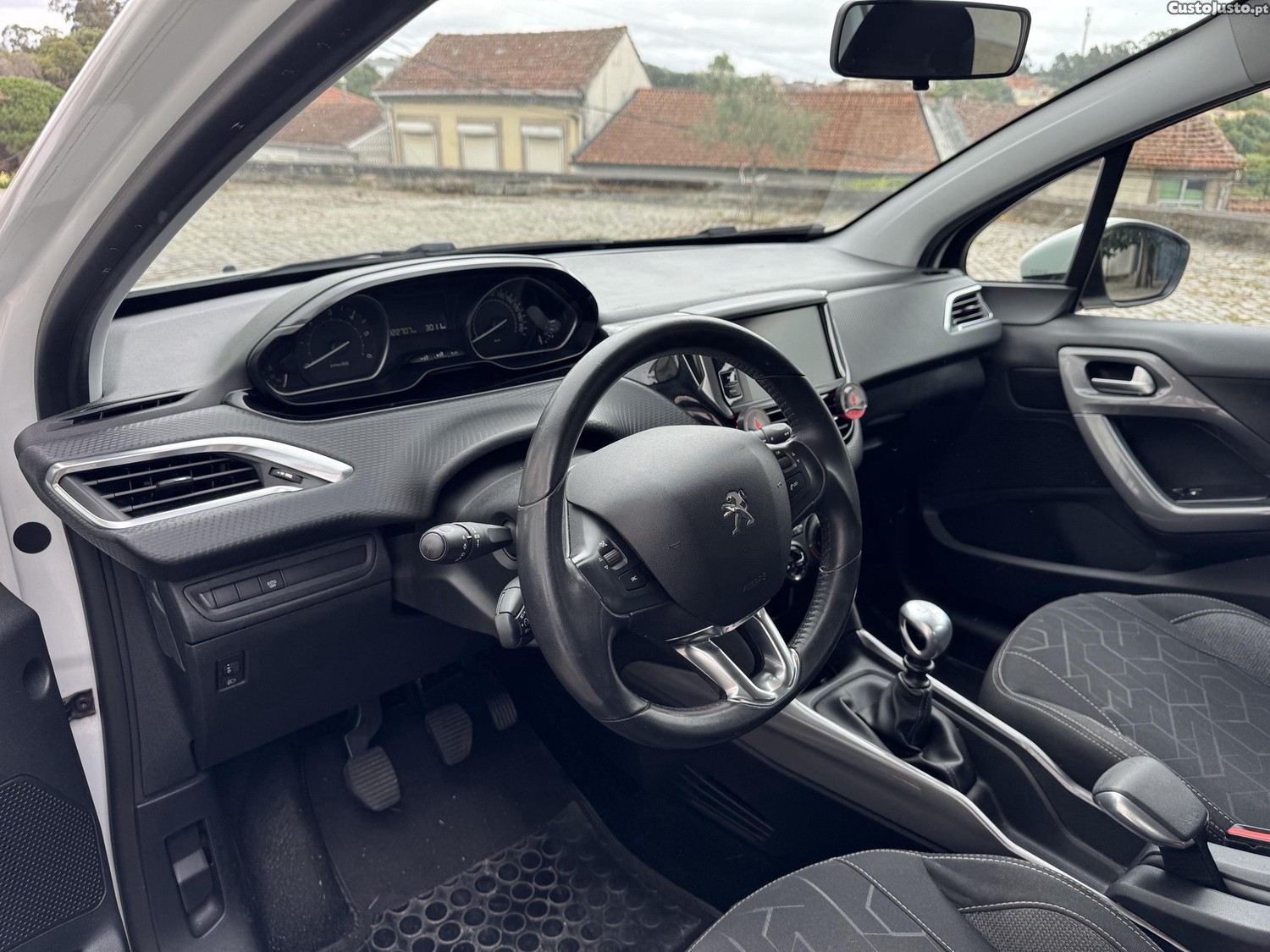 Peugeot 2008 1.5 diesel 122.000km!! — fotografia 3