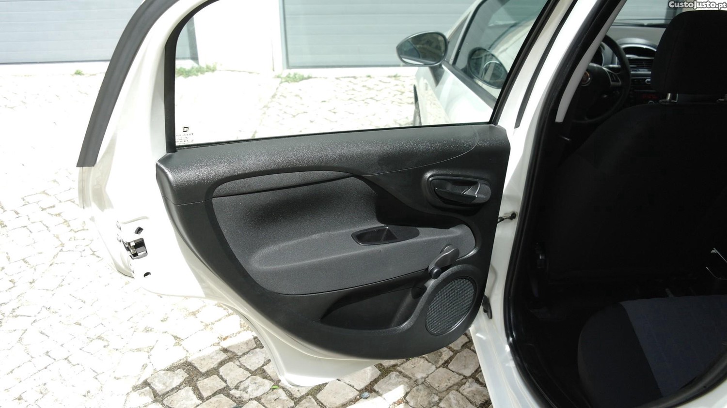 Fiat Punto 1.2 Lounge S&S — fotografia 10