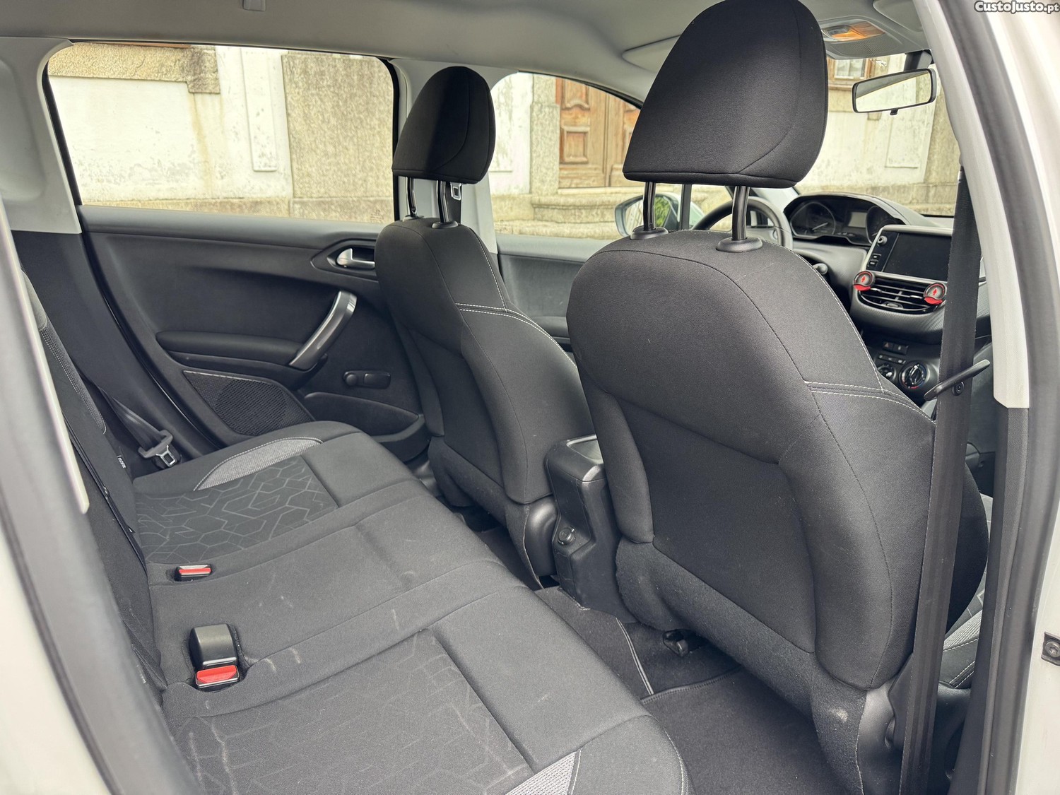Peugeot 2008 1.5 diesel 122.000km!! — fotografia 7