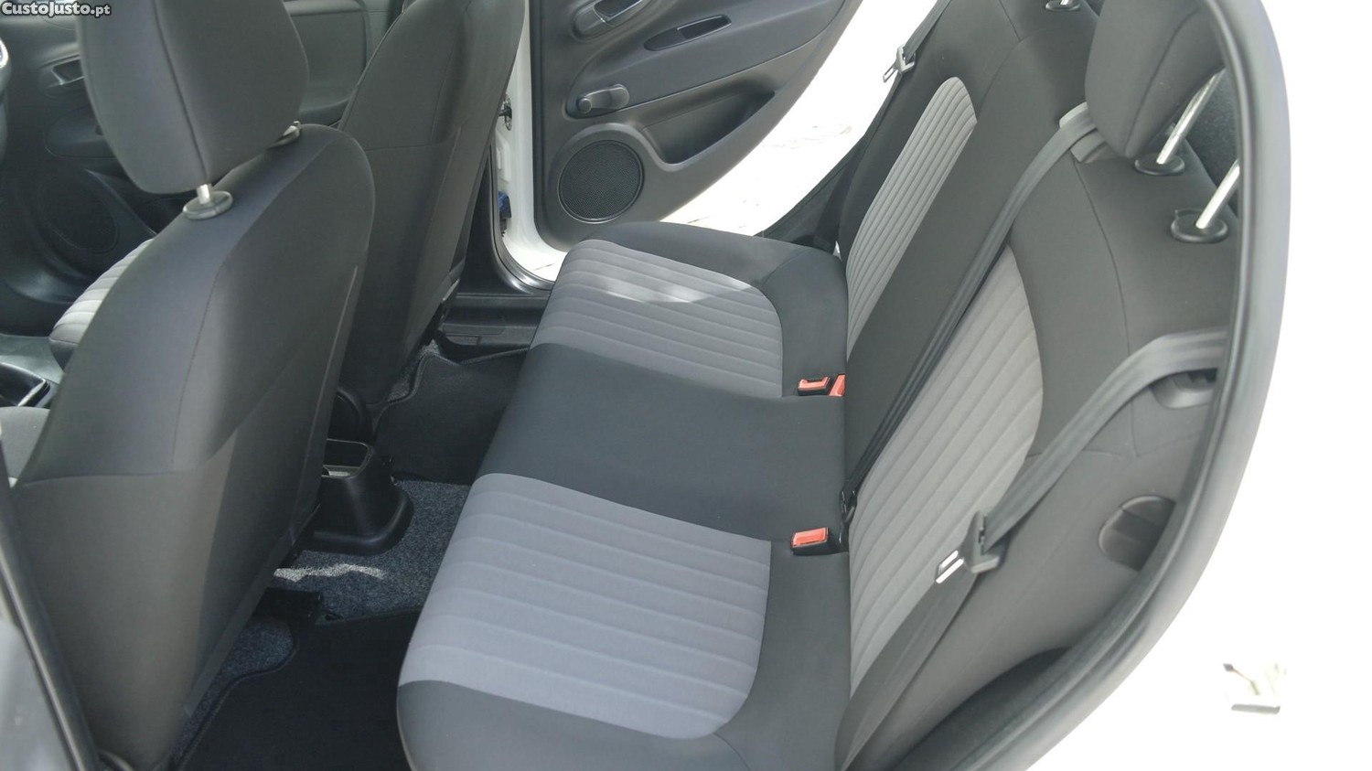 Fiat Punto 1.2 Lounge S&S — fotografia 8