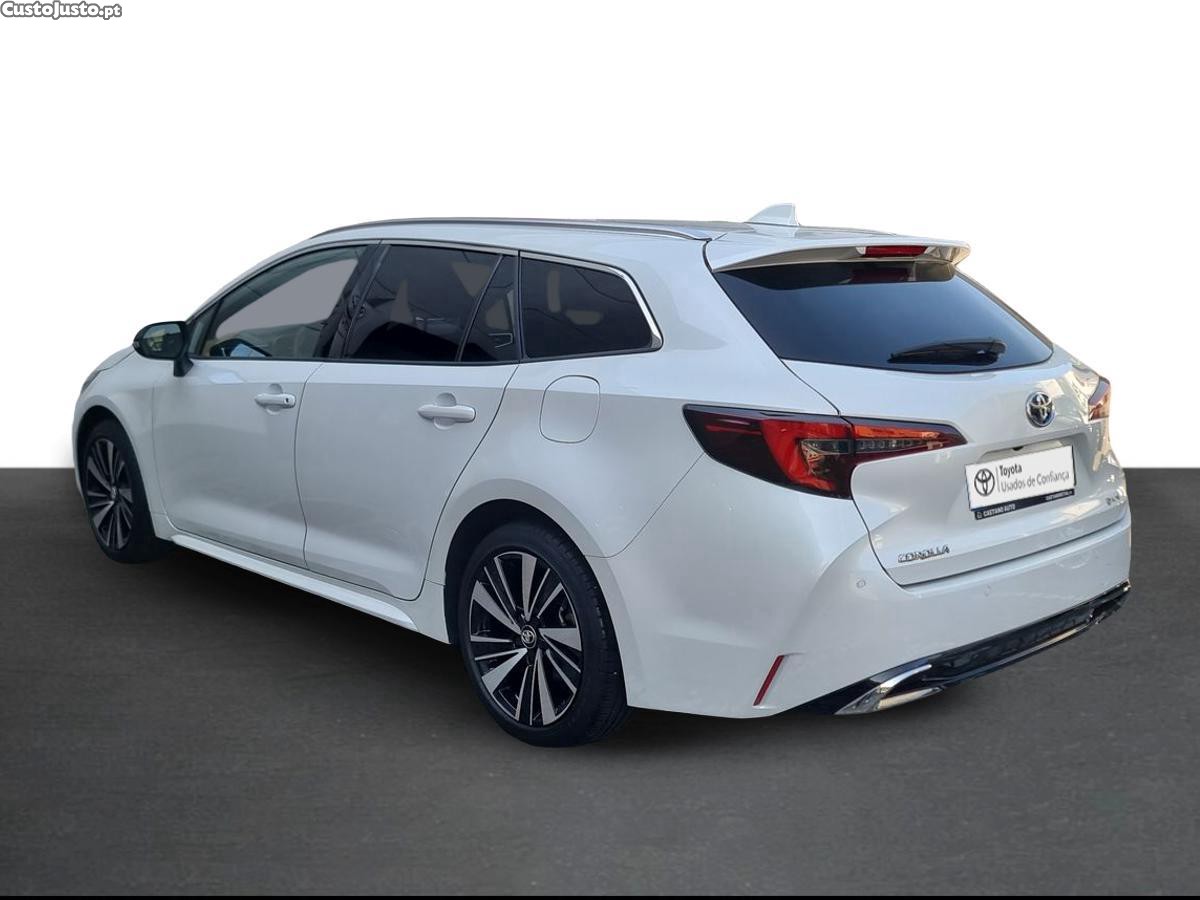 Toyota Corolla TS 1.8 Hybrid Comfort Plus — fotografia 15