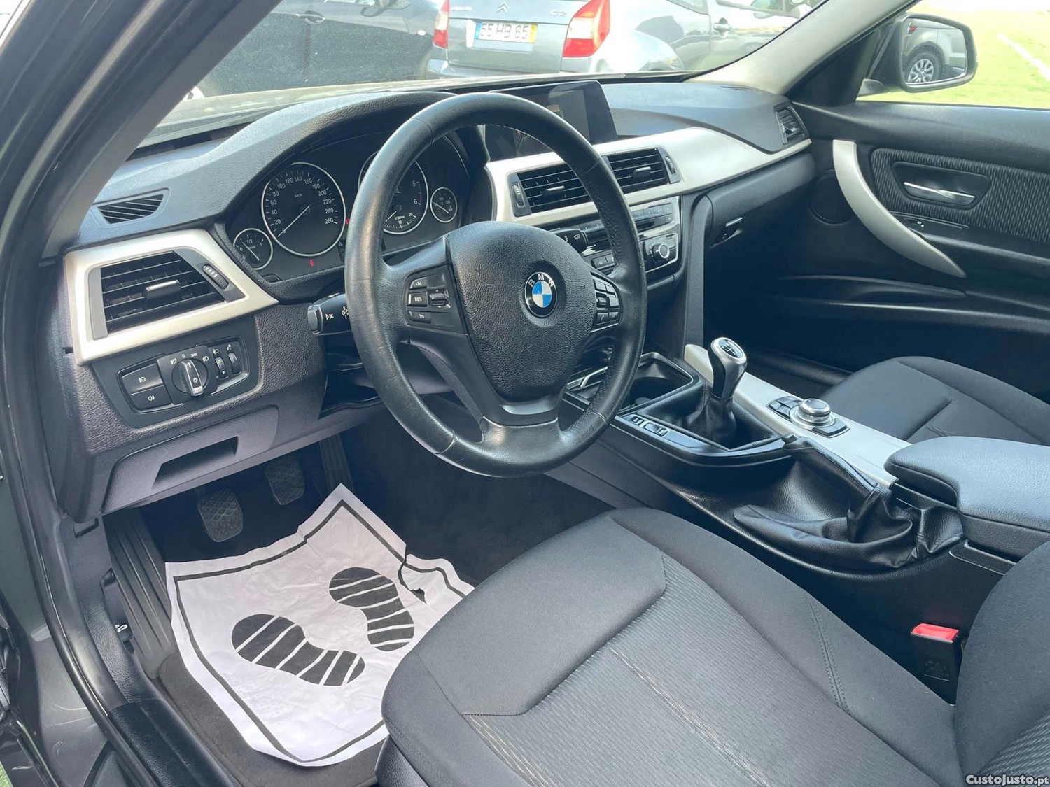 BMW 318 Lci — fotografia 4