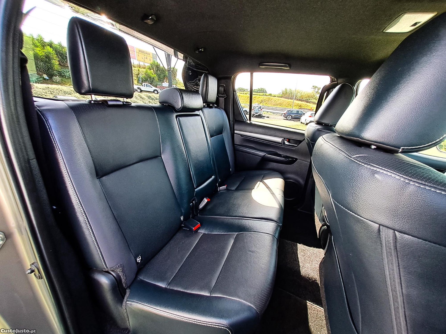 Toyota Hilux INVICIBLE 2.8 D4D CD 204CV DIESEL 2022 — fotografia 6
