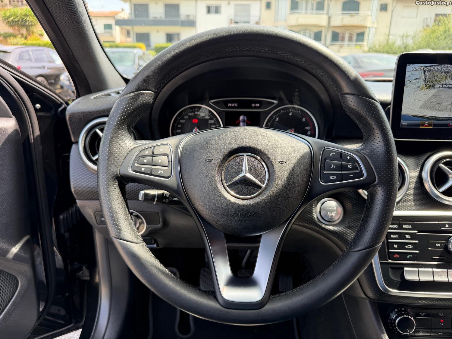 Mercedes-Benz A 180 d AMG Line — fotografia 8