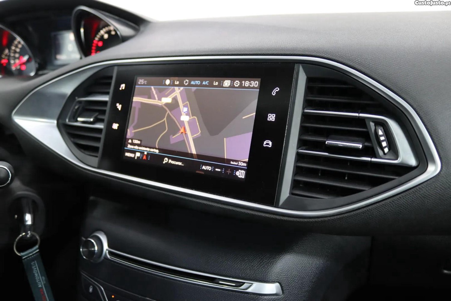 Peugeot 308 1.2 PureTech Allure EAT6 — fotografia 10