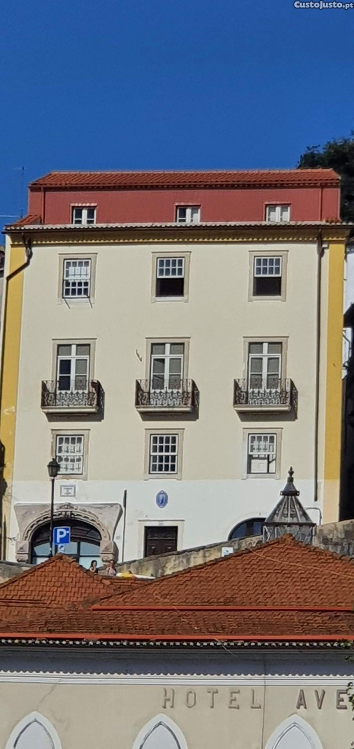 Quarto para menina universitária com 20m2 em Coimbra