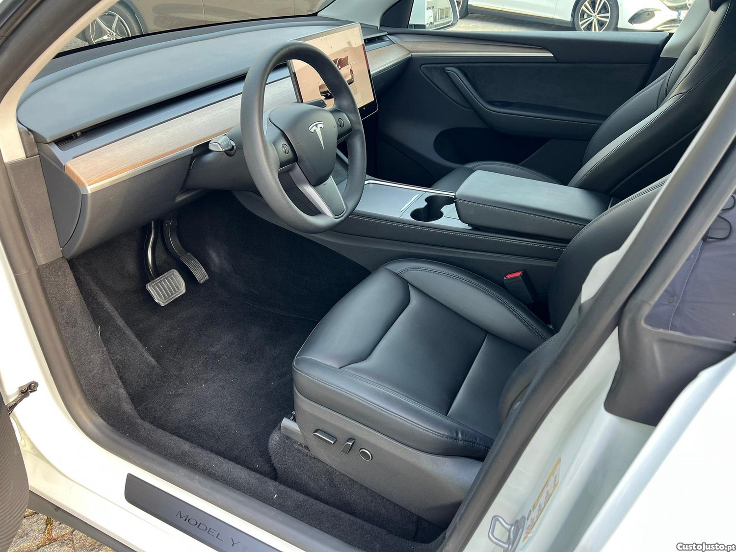 Tesla Model Y Standard RWD — fotografia 9
