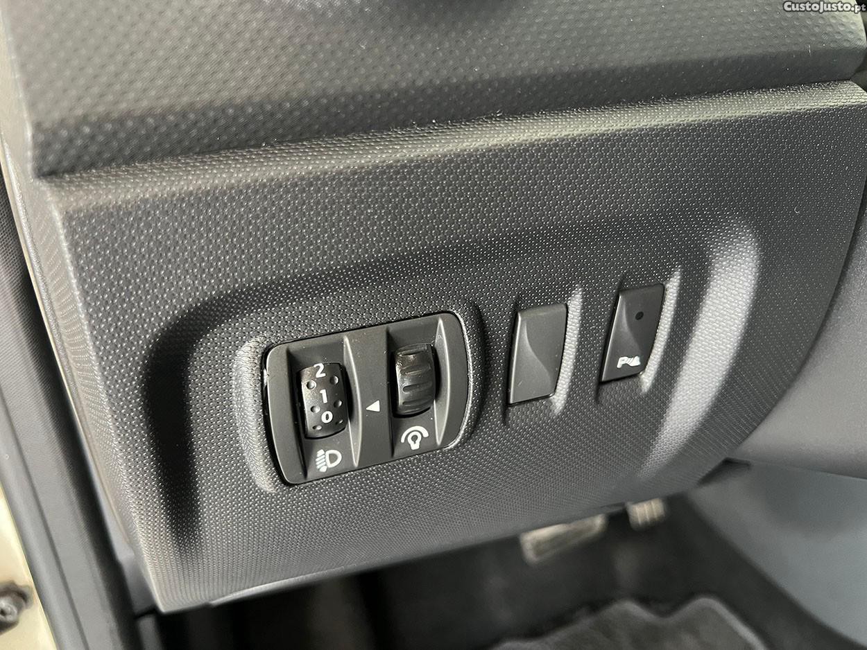 Renault Captur 1.2 TCe Exclusive EDC — fotografia 3