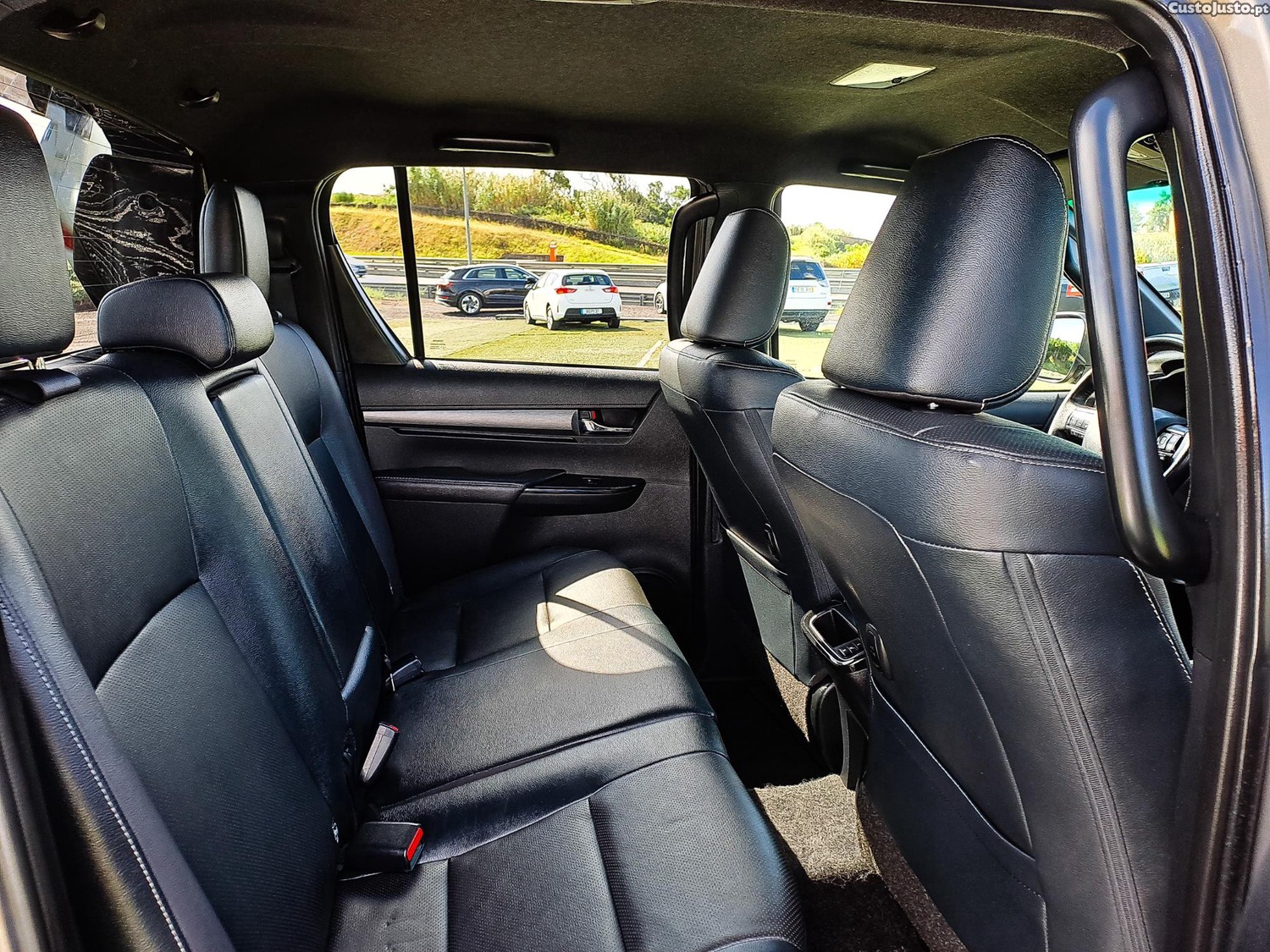 Toyota Hilux INVICIBLE 2.8 D4D CD 204CV DIESEL 2022 — fotografia 5
